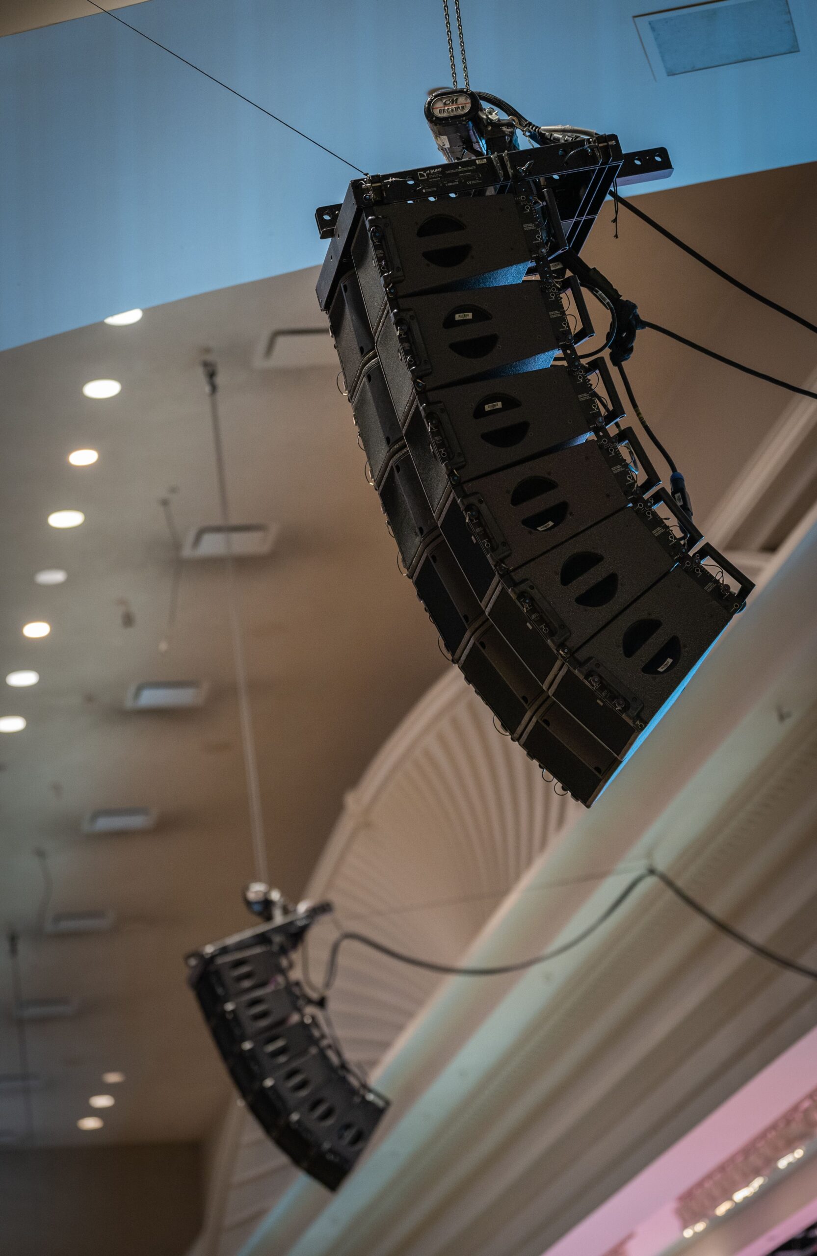 Hanging Line Array Speakers
